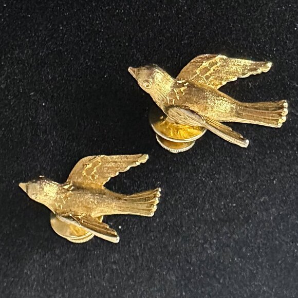 Vintage Gold Tone VTG Flying Bird Pin Hat Lapel by Avon 1980's - Picture 3 of 3